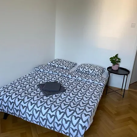 Private In Tworoom Flat In Center 홈스테이 *